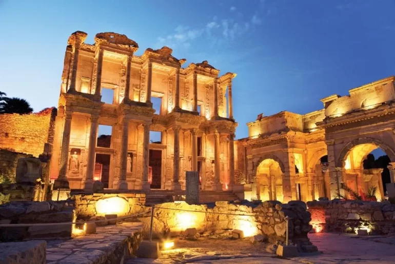 Efes Antik Kenti’nde Tarihi Bir Yolculuk efes antik kentinde tarihi bir y