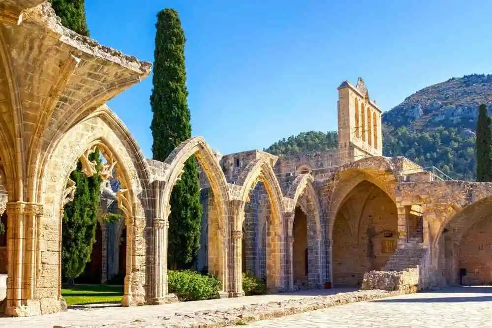 Bellapais manastırı